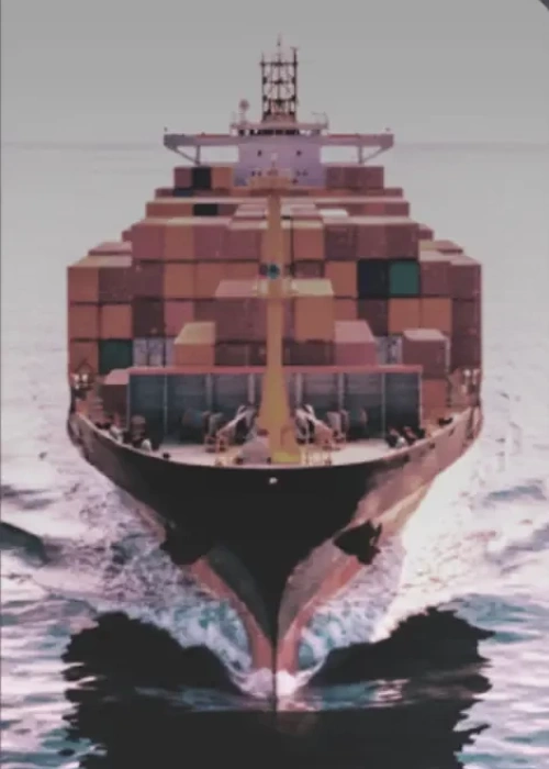Início da exportação de ferro-gusa, fundamental para consolidar a marca no mercado internacional 